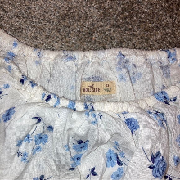 Off the shoulder floral romper - Picture 2 of 3